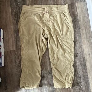 The north face women’s Capri pants xxl